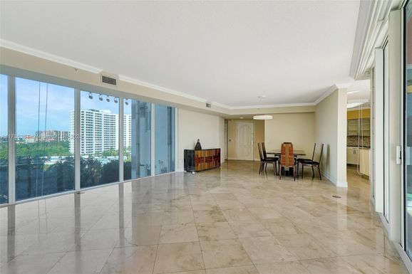 3370 Hidden Bay Dr # 910, Aventura FL 33180