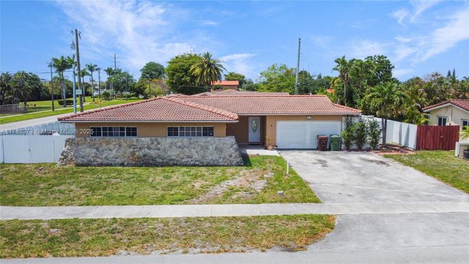 7600 W 15th Ave, Hialeah FL 33014