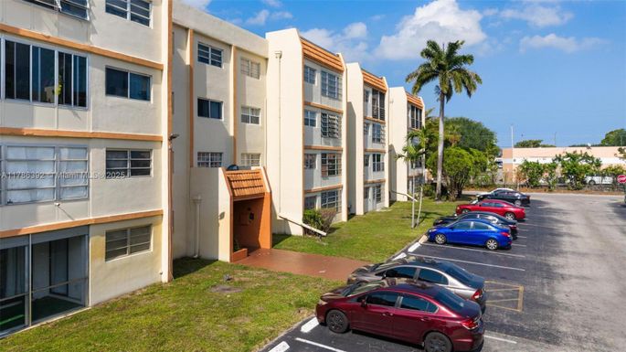2451 NW 41st Ave # 407, Lauderhill FL 33313