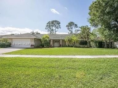 710 Daffodil Dr, Wellington FL 33414