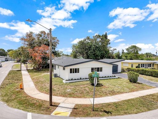 3950 NW 189th Ter, Miami Gardens FL 33055