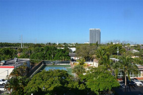 2821 N Miami Beach Blvd # 5E, North Miami Beach FL 33160