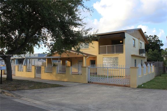 971 E 18th St, Hialeah FL 33013
