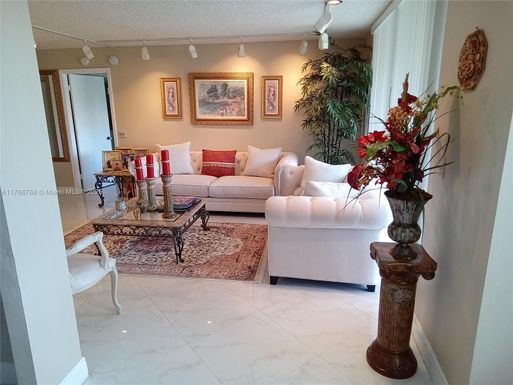 1000 Saint Charles Pl # 417, Pembroke Pines FL 33026