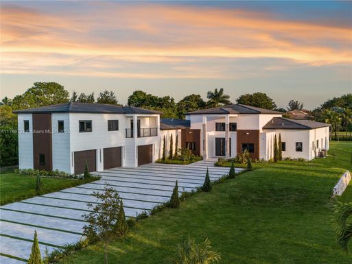 11570 NW 12th St, Plantation FL 33323