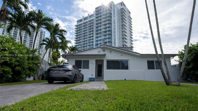 1920 NW 13th St, Miami FL 33125