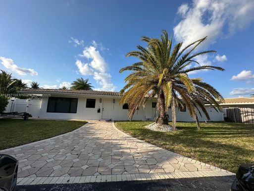2501 NE 50th St, Lighthouse Point FL 33064