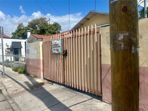 1574 SW 1st St, Miami FL 33135