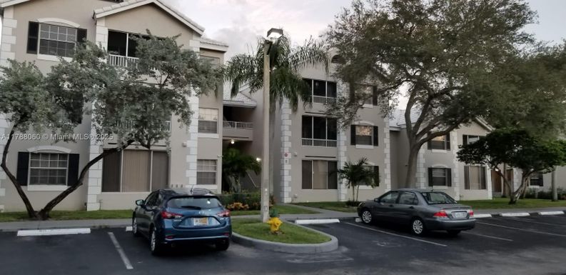 2811 N Oakland Forest Dr # 105, Oakland Park FL 33309