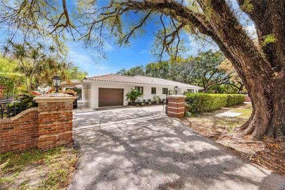 2325 Alhambra Cir, Coral Gables FL 33134