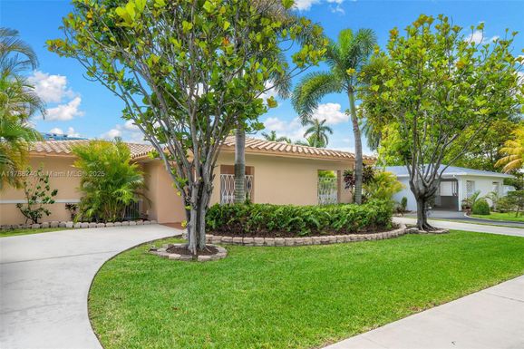 1106 NE 3rd St, Hallandale Beach FL 33009