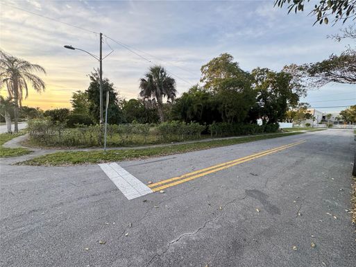 1595 NE 182nd St, North Miami Beach FL 33162