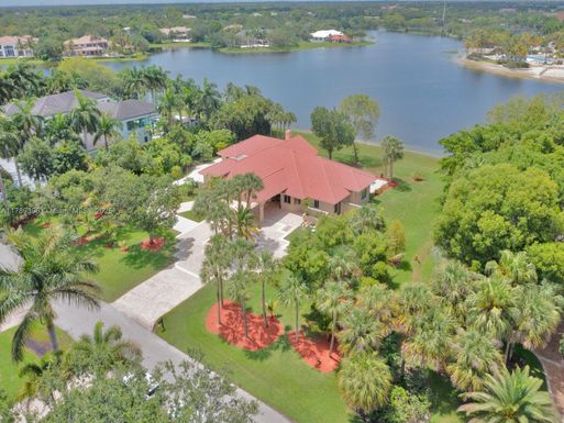 2710 Walkers way, Weston FL 33331