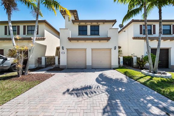 8904 SW 229th St, Cutler Bay FL 33190