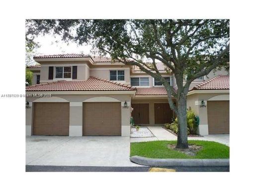 2405 NW 97th Ter, Pembroke Pines FL 33024