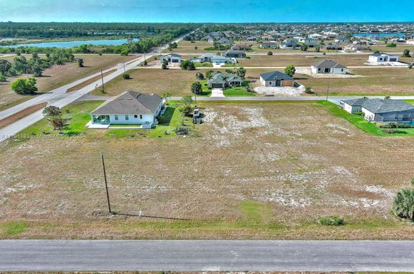 4008 NW 38th Ln, Cape Coral FL 33993