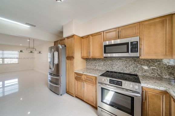 2600 S Ocean Dr # S314, Hollywood FL 33019