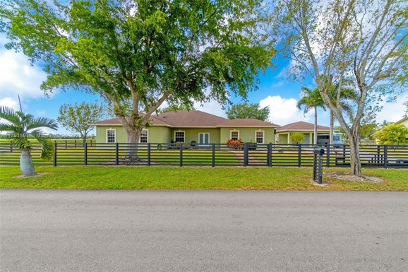 19302 SW 292nd St, Homestead FL 33030