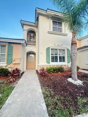933 NE 42nd Pl, Homestead FL 33033
