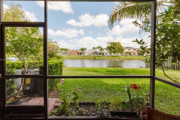 15714 E Waterside Cir # 106, Sunrise FL 33326