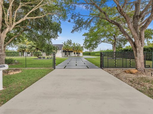 21411 SW 248th St, Homestead FL 33031