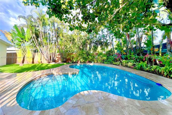 1318 Pierce St, Hollywood FL 33019