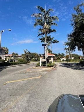 10068 TWIN LAKES DR # F, Coral Springs FL 33071