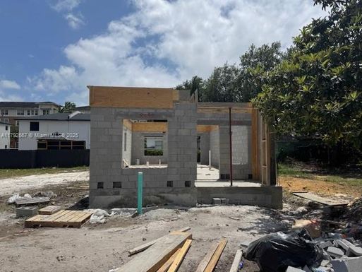 2778 NW 44th St, Miami FL 33142