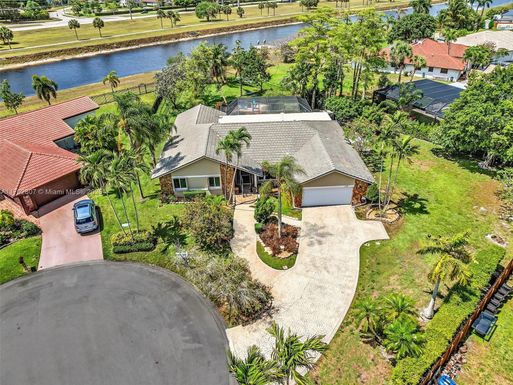 118 SW 100th Ter, Coral Springs FL 33071
