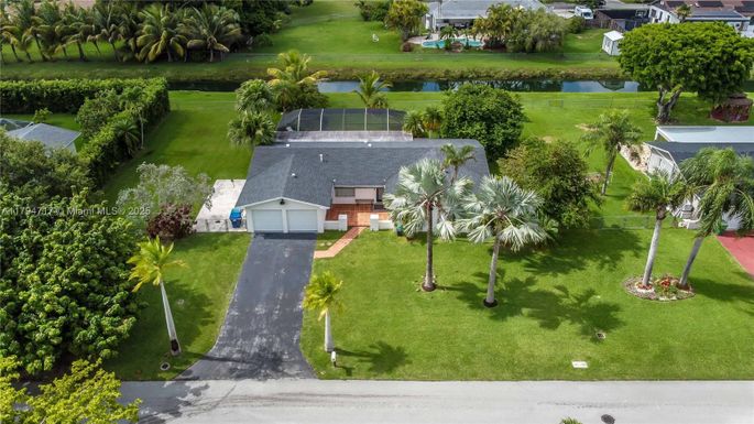 8885 SW 182nd Ter, Palmetto Bay FL 33157