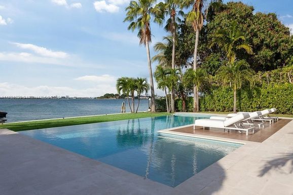 7972 Biscayne Point Cir, Miami Beach FL 33141