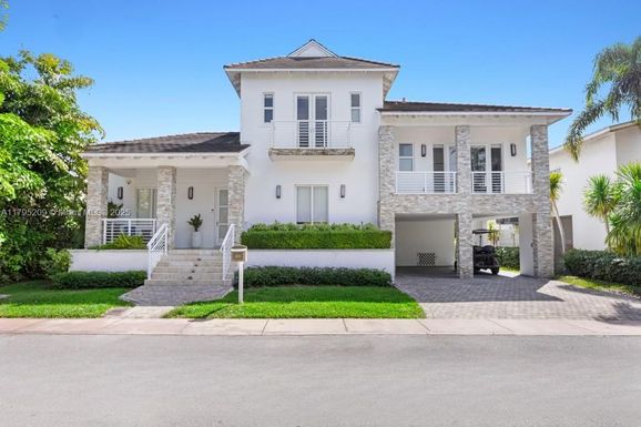 689 Glenridge Rd, Key Biscayne FL 33149