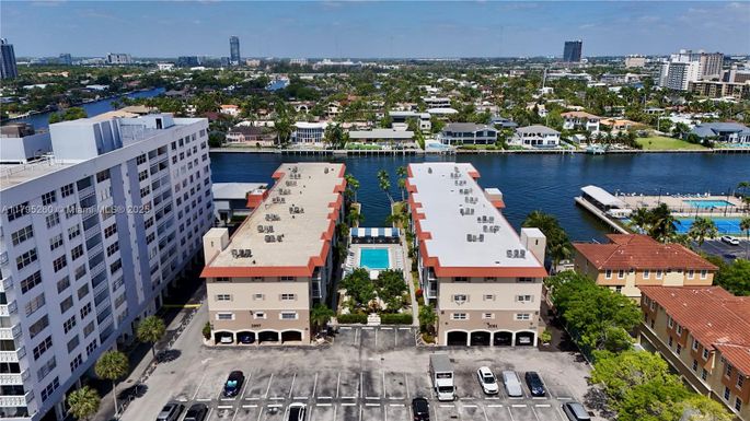 2081 S Ocean Dr # 210, Hallandale Beach FL 33009