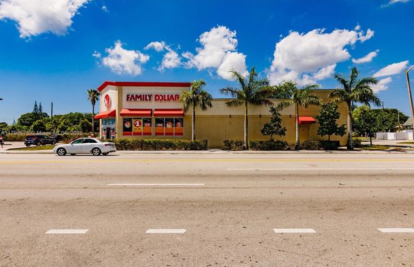 633 W Pembroke Rd, Hallandale Beach FL 33009