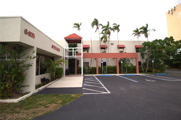 6405 NW 36th St, Virginia Gardens FL 33166