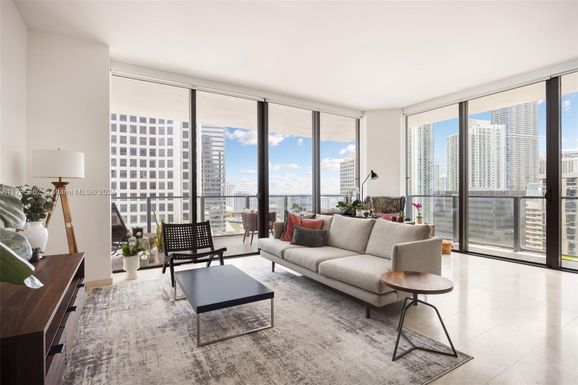 68 SE 6th St # 1601, Miami FL 33131