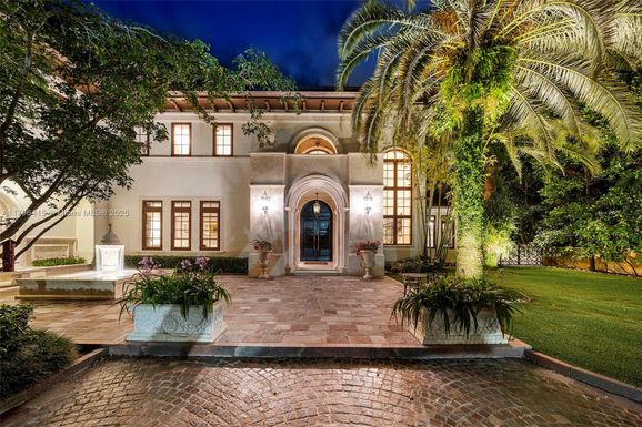 4800 Pine Dr, Miami FL 33143