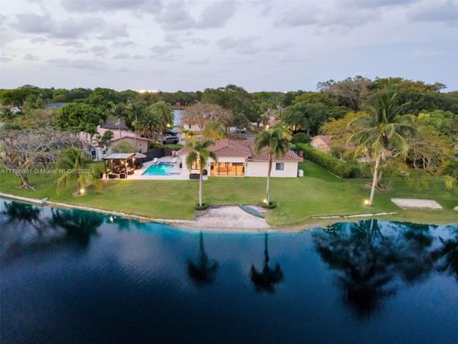 14120 Leaning Pine Dr, Miami Lakes FL 33014