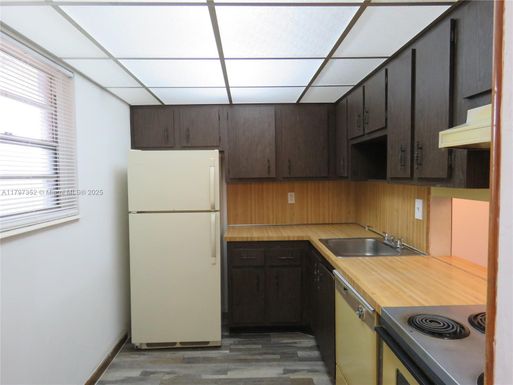 13707 Kendale Lakes Cir, Miami FL 33183