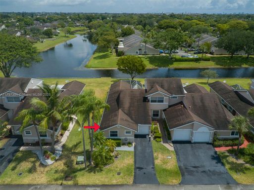 1248 W Lakes Dr, Deerfield Beach FL 33442
