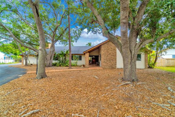 27531 SW 167th Ave, Homestead FL 33031