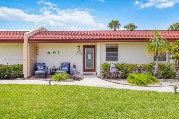 302 Lake Evelyn Dr, West Palm Beach FL 33411