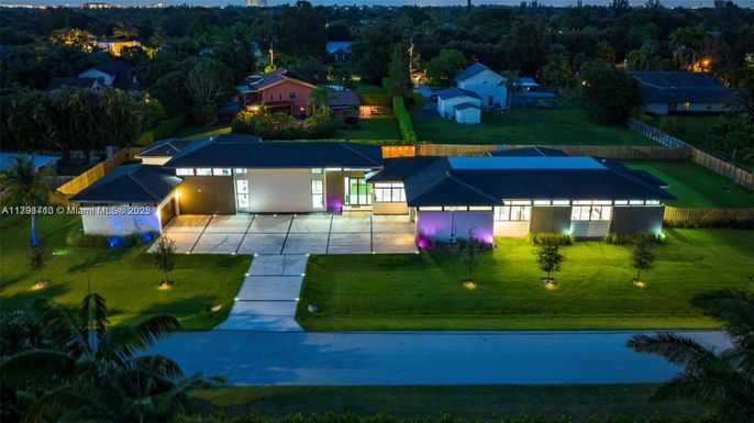 11911 NW 2nd St, Plantation FL 33325