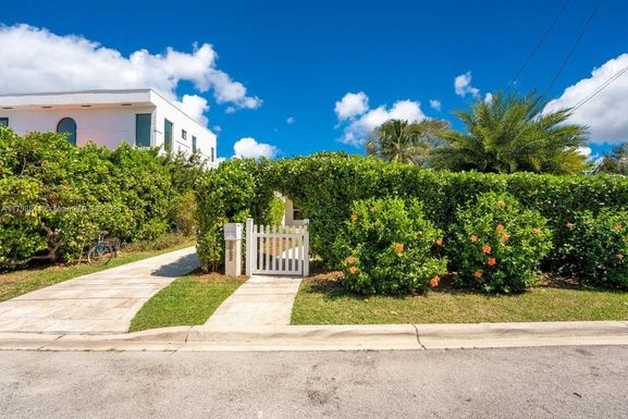 9025 Hawthorne Ave, Surfside FL 33154