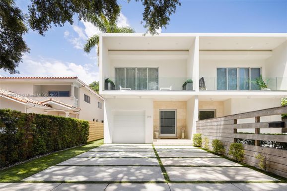 2916 Catalina St # 2916, Coconut Grove FL 33133