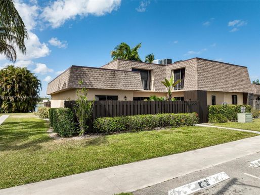 4102 Waterview Cir, Palm Springs FL 33461