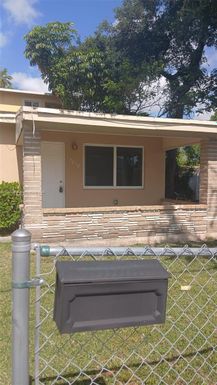 2401 NW 32nd St, Miami FL 33142