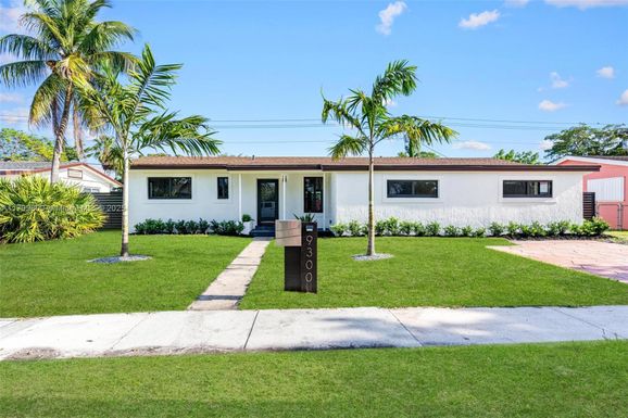 9300 Marine Dr, Cutler Bay FL 33189