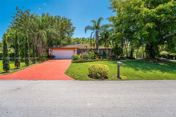 8620 SW 181st St, Palmetto Bay FL 33157