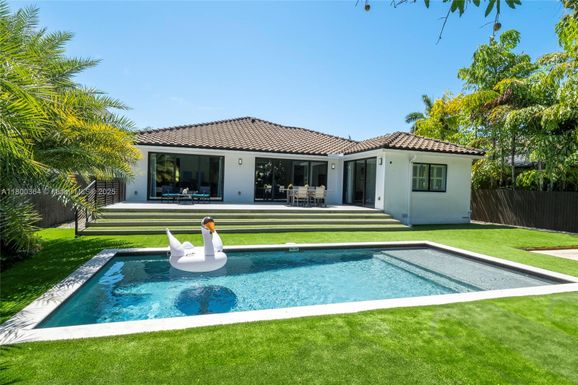 4275 Prairie Ave, Miami Beach FL 33140